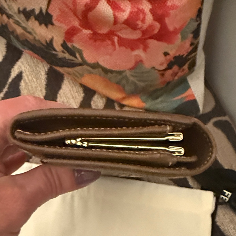 Fendi RARE Kisslock Zucca Wallet EUC - Picture 14 of 17